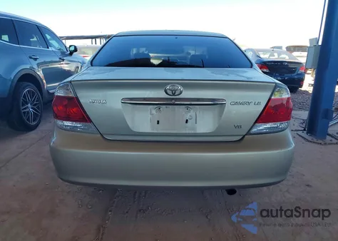 2005 Toyota Camry Le V6 z USA, uszkodzony, nr VIN 4T1BF30K75U606160